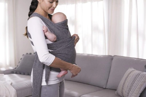Porta Bebê Boppy Comfy Fit Grey - Chicco - GraviDicas Store - Ajudamos Mães  a simplificar a Difícil e Linda Jornada da Maternidade
